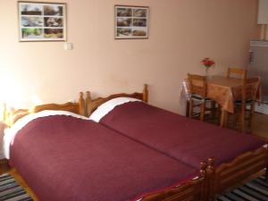 A seating area at Zephyros