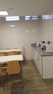 Kuchyňa alebo kuchynka v ubytovaní Albergue Logroño Centro