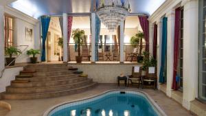 Bazén v ubytování Best Western Strand Hotel nebo v jeho okolí