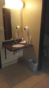 Gallery image of Rodeway Inn Elkhart in Elkhart
