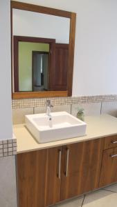 Et badeværelse på 397 Vaal de Grace Golf Estate