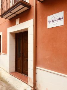The facade or entrance of Apartamentos Rurales Flor De Lavanda