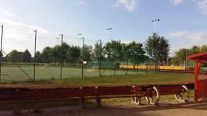Tenis a/nebo squash v ubytování RATOMAS, s.r.o. nebo okolí