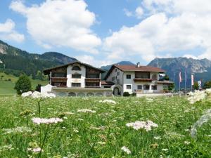 O vedere generală la munți sau o vedere la munte luată de la acest apartament