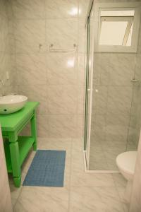 Hospedagem Vila Suiça Centro的一间浴室