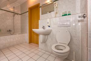 Koupelna v ubytování Hotel Ideal