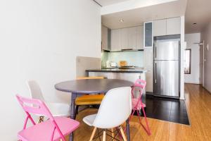 A kitchen or kitchenette at Location & Luxury in Central of Melbourne - 1207