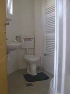 Gallery image of G&oacute;lya Villa Park in Velence