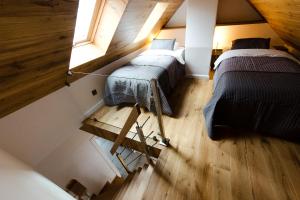 Posteľ alebo postele v izbe v ubytovaní Apartament Dębowy