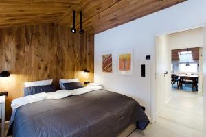 Posteľ alebo postele v izbe v ubytovaní Apartament Dębowy