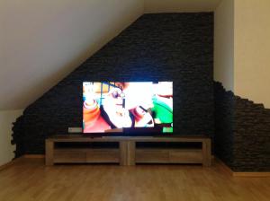 A television and/or entertainment centre at Ferienwohnung "Deluxe" in Korbach