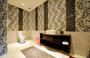 Bathroom sa 溪頭老爺山莊Xitou Royal Villa