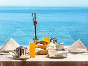 
Breakfast options available to guests at Hotel Praia Mar
