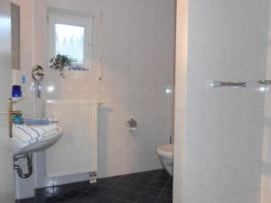 Koupelna v ubytování Gästehaus Cilli Freimuth + 17 fotografií