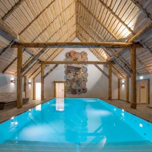 Bazén v ubytování Ringhotel Alfsee Piazza nebo v jeho okolí