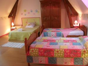 a bedroom with two beds in a room at La Ferme Pillet in Berville