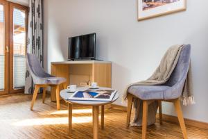 Telewizja i/lub zestaw kina domowego w obiekcie Apartamenty Sun & Snow Resorts Lipki Park z sauną