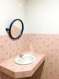 a bathroom with a sink and a mirror on the wall at Purinplace in Pluak Daeng