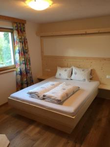 Posteľ alebo postele v izbe v ubytovaní Alpenrose-Apart