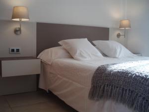 Posteľ alebo postele v izbe v ubytovaní Casa bonmont con vistas al mar piscina y port aventura
