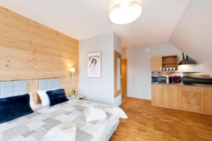 Kuchnia lub aneks kuchenny w obiekcie Apartamenty Sun & Snow Resorts Lipki Park z sauną