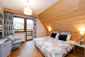Posteľ alebo postele v izbe v ubytovaní Apartamenty Sun & Snow Resorts Lipki Park z sauną