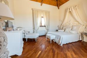 Posteľ alebo postele v izbe v ubytovaní Hotel Villa Calandrino + 37 fotografií