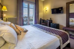 Rúm í herbergi á Hotel Bellevue