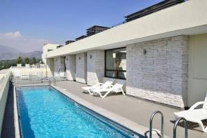 Gallery image of Charming Studio - w/Mountain View, Pool, & Gym in Santiago