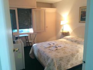 a bedroom with a bed with towels on it at Alpes Hotel in Punta del Este +14 photos