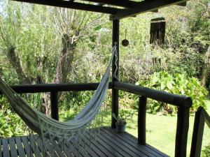 En balkon eller terrasse på Cabañas Bocas del Tigre
