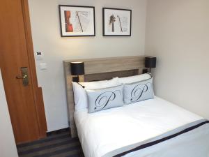Postel nebo postele na pokoji v ubytování Hotel Paganini
