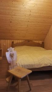 Uma cama ou camas num quarto em Chata Kiki Malino Brdo