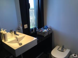 A bathroom at Casa de lujo frente a la playa de Es Trenc