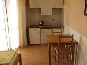 Kuchyňa alebo kuchynka v ubytovaní Villa Dora