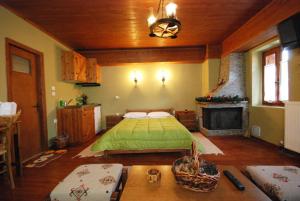 Postel nebo postele na pokoji v ubytování Guesthouse Alonistaina