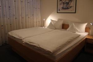 Ein Bett oder Betten in einem Zimmer der Unterkunft Haus Kleemann