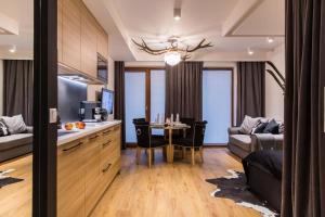 Kuchnia lub aneks kuchenny w obiekcie Apartament Czarny Staw