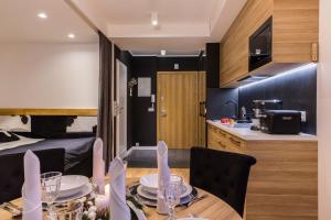Kuchnia lub aneks kuchenny w obiekcie Apartament Czarny Staw