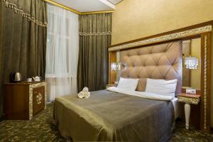 モスクワにあるホテル エンパイアのベッドルーム1室(大型ベッド1台付)