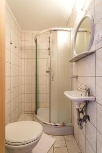 Et badeværelse på Pokoje Gościnne Chochołów + 43 billeder