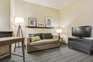 Country Inn & Suites by Radisson, Green Bay, WI tesisinde bir televizyon ve/veya eğlence merkezi