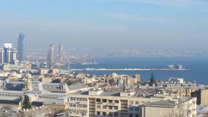 Nespecifikovaný výhled na destinaci Baku nebo výhled na město při pohledu z hotelu