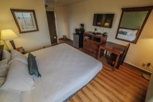 Postel nebo postele na pokoji v ubytování Sunnyside Inn and Suites