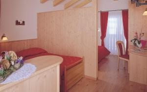 Postel nebo postele na pokoji v ubytování Hotel Zirmes