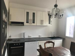 Kuchyň nebo kuchyňský kout v ubytování Chambre d'hôtes Costa Belle