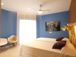 Ein Bett oder Betten in einem Zimmer der Unterkunft Africa Master Suite