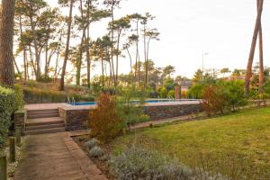 Κήπος έξω από το BestVillas Park Ofir