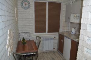 Кухня або міні-кухня у Lux Apartment on Pushkina