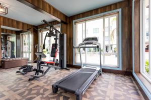 Fitness centrum a/nebo fitness zařízení v ubytování Erawan Hotel